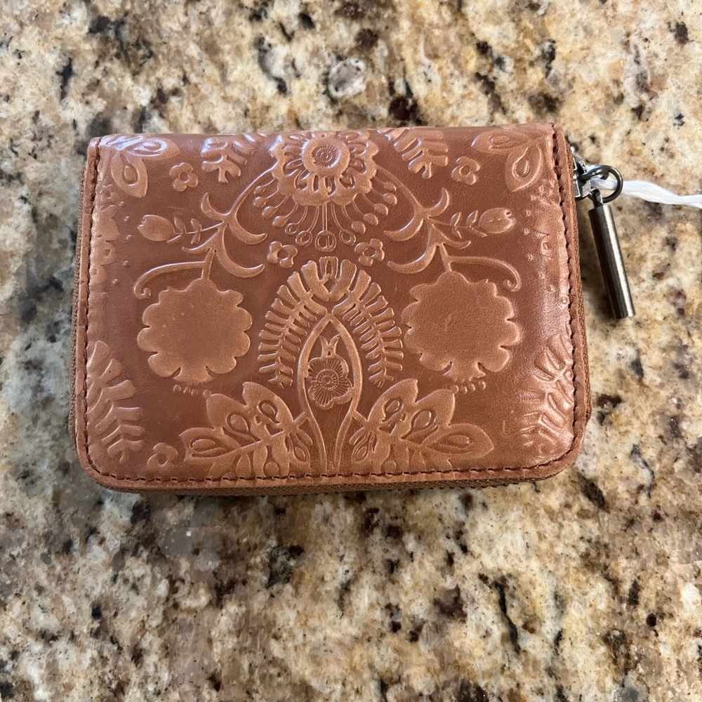 NWT The Sak wallet